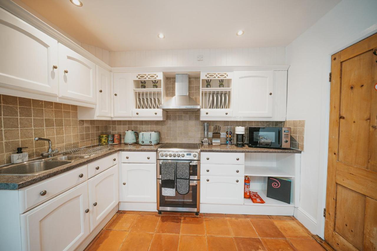 Cotswolds- Homely 2 Bed House With Garden, Wifi - Esho Stays Cirencester Exterior foto