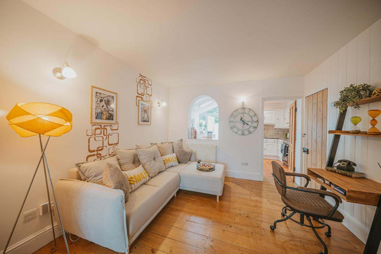 Cotswolds- Homely 2 Bed House With Garden, Wifi - Esho Stays Cirencester Exterior foto